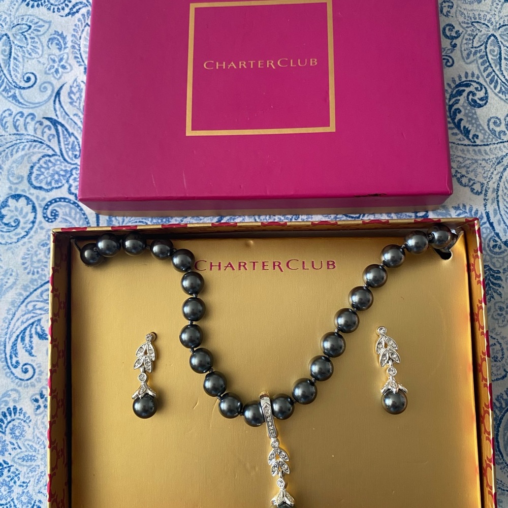 Gray Pearls Necklace Set